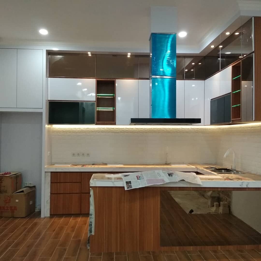 Proses pemasangan kitchen set Traplindo