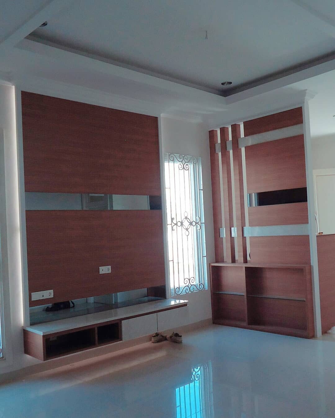 TV console dan partisi kayu custom Traplindo